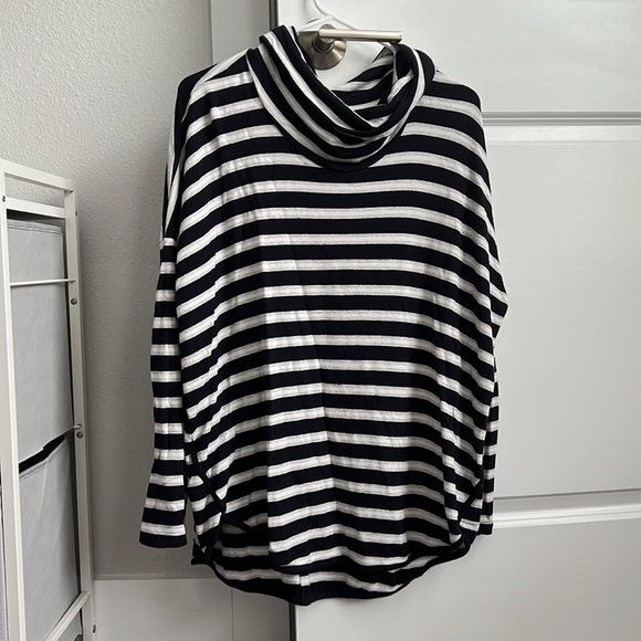 Lou&Grey L/XL sweat pants and sweater set - Picture 2 of 2